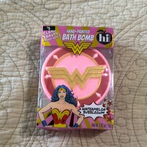 Wonder Woman NIB Hand-Painted Bath‎ Bomb